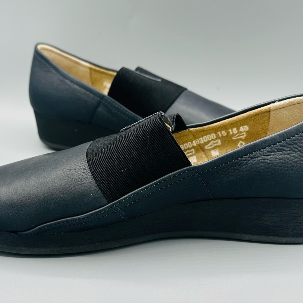 Softinos Elegant Small Pebble Navy LeatherWomen's Loafers New in Box size 40